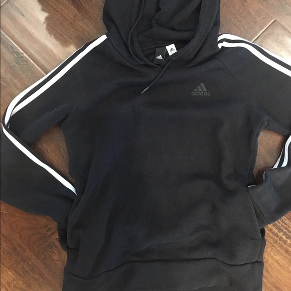 adidas sweatshirt with pockets